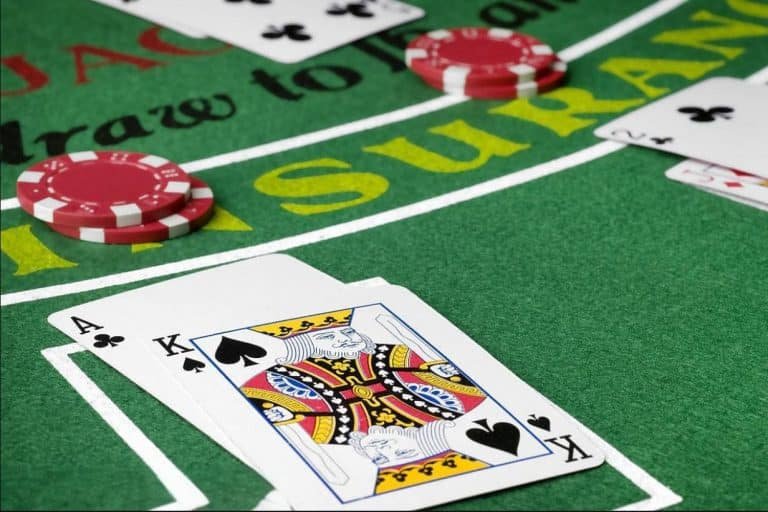 ero18 Bingo en directo con dealers que cantan los números